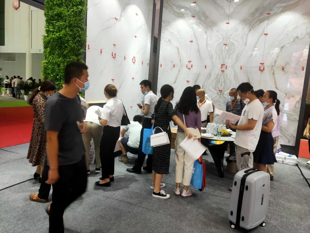 高定風(fēng)口下，巖板是否會(huì)成為瓷磚行業(yè)進(jìn)軍定制家居產(chǎn)業(yè)的“殺手锏”？(圖4)